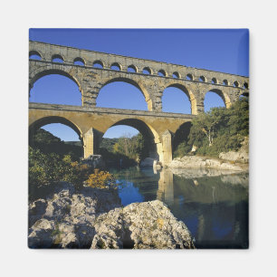 Aimant Europe, France, Pont du Gard. Pont du Gard,