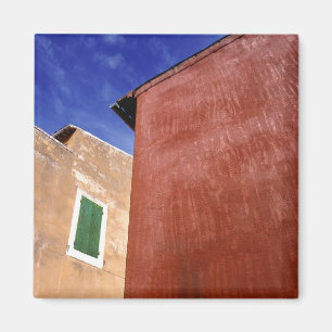 Aimant Europe, France, Roussillon. Les murs colorés sont