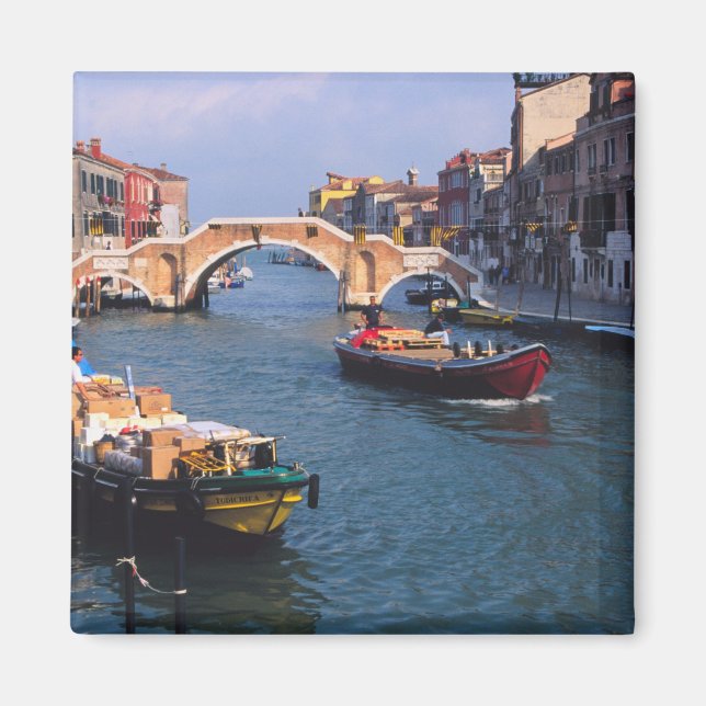 Aimant Europe, Italie, Venise. Bateaux apportant (Devant)