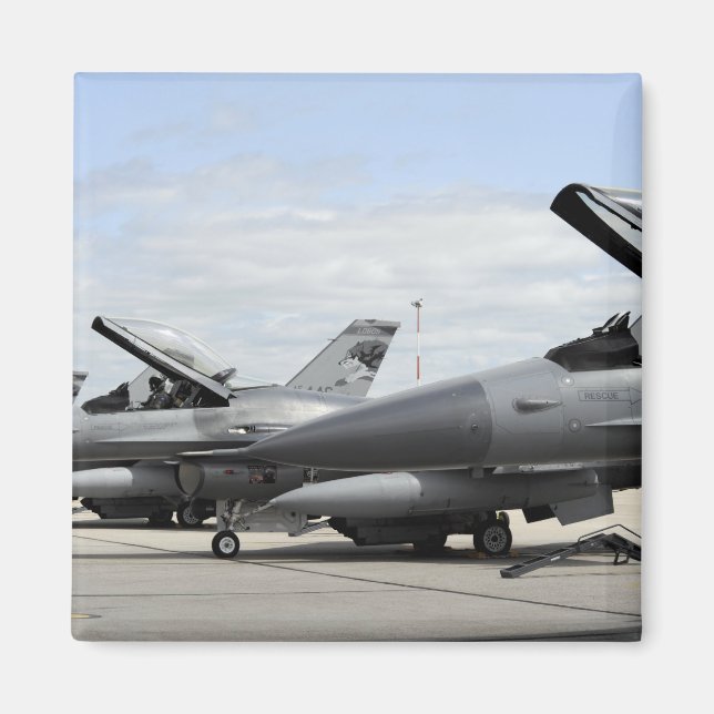 Aimant F-16 Fighting Falcons attend le lancement (Devant)