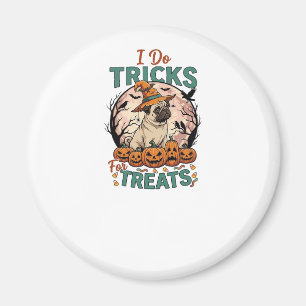 Aimant Faire des tours friandises Halloween Pug Sorcière