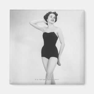 Aimant Femme dans le corset noir