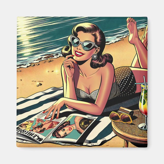 Aimant Femme rétro sur la plage lisant un magazine de mod (Devant)