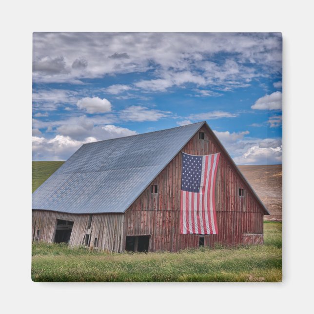 Aimant Fermes | Grange rouge rustique avec drapeau améric (Devant)