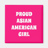Fier Asiatique Américaine fille, rose chaud blanc