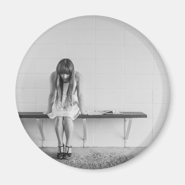 Aimant Fille inquiète (Devant)