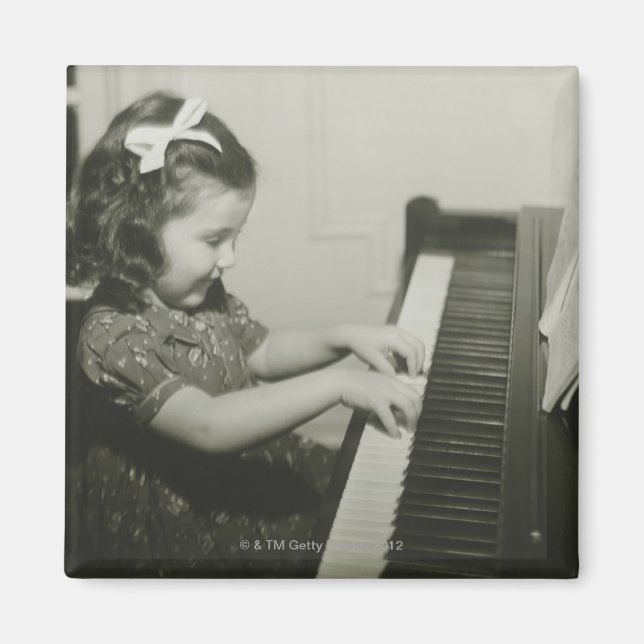 Aimant Fille Jouant Piano (Devant)
