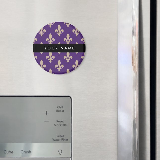 Aimant Fleur de Lis, Beige sur Violet, Royal, Votre Nom (In situ (réfrigérateur))