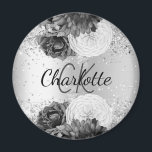Aimant Fleurs d'argent élégant nom monogramme<br><div class="desc">Un arrière - plan faux argenté décoré de fleurs,  de fleurs. Personnalisez et ajoutez vos initiales monographiques et votre prénom</div>