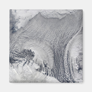 Aimant Formes inhabituelles de nuages au-dessus de la mer