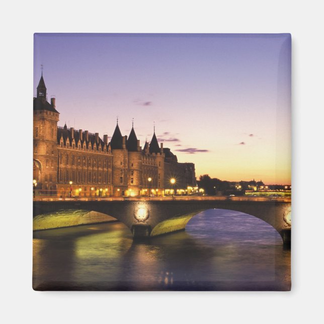 Aimant France, Paris, la Seine et la Conciergerie au (Devant)