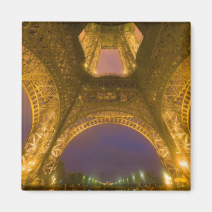 Aimant France, Paris. Tour Eiffel illuminée à 2