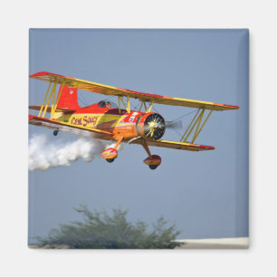 Aimant Gene Soucy effectuant des acrobaties en Grumman