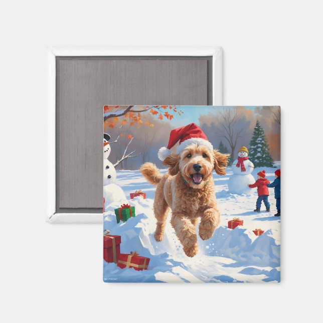 Aimant Goldendoodle courant dans la neige avec un chapeau (Recto/Verso)