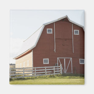 Aimant Grange dans le paysage rural