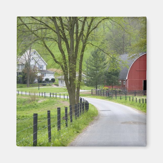 Aimant Grange rouge et ferme près de Berlin, Ohio. (Devant)
