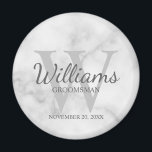 Aimant Groomsmen Script personnalisé en marbre<br><div class="desc">Ajoutez une touche personnelle à votre mariage grâce à un aimant personnalisé pour les groomsmen. Cet aimant présente le nom personnalisé du groomsman dans le style de police de script classique gris avec des détails mariages dans le style de police serif classique gris et monogramme dans le style de police...</div>