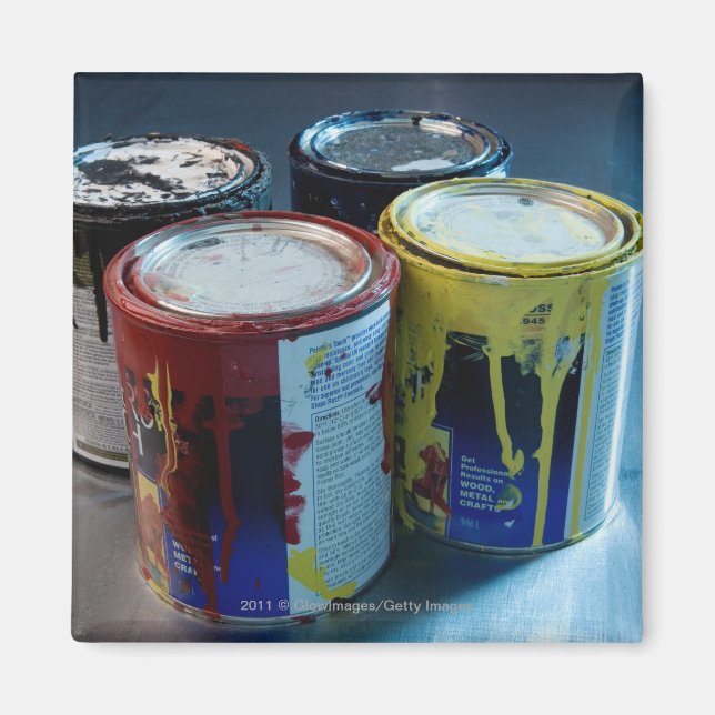 Aimant Gros plan de quatre boîtes à peinture (Devant)