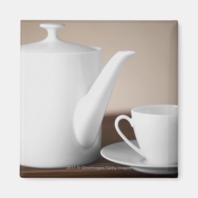Aimant Gros plan d'une tasse et d'une soucoupe avec bouil (Devant)