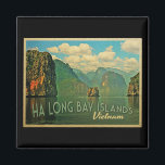 Aimant Ha Long Bay Îles Vietnam<br><div class="desc">Cette destination touristique populaire,  Ha Long Bay au Vietnam,  offre un design vintage à couper le souffle,  parfait pour notre pléthore de cadeaux.</div>