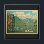 Aimant Ha Long Bay Îles Vietnam<br><div class="desc">Cette destination touristique populaire,  Ha Long Bay au Vietnam,  offre un design vintage à couper le souffle,  parfait pour notre pléthore de cadeaux.</div>