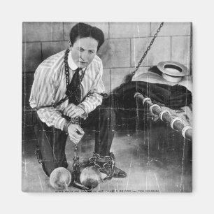 Aimant Harry Houdini environ à échapper de la prison