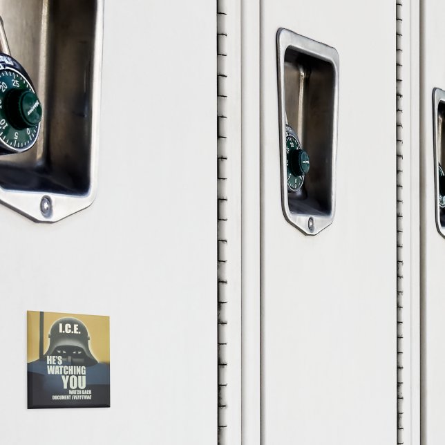 Aimant He's Watching You 2026 (In situ (casier))