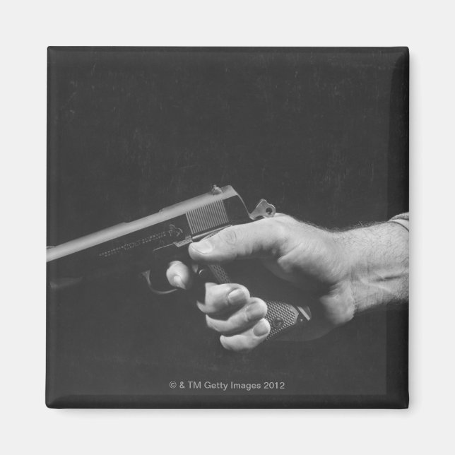 Aimant Homme tenant un pistolet (Devant)