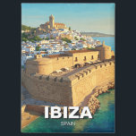 Aimant Ibiza Dalt Vila Espagne Voyage<br><div class="desc">Ibiza, la troisième plus grande île des Baléares d'Espagne, se déroule dans une émeute de mer d'indigo et de côtes blanchies au soleil. Des collines couvertes de pins plongent dans des calas cachés, des criques secrètes où des eaux translucides tapissent des baies de bardeaux bordées de pins vert-jade. Surplombant le...</div>