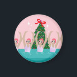 Aimant Illustration de nageurs artistiques personnalisés<br><div class="desc">Illustration moderne cool de nageuses artistiques synchronisées dans un bassin avec un sapin de Noël et des étoiles à l'arrière. Les nageurs artistiques offrent un design cadeau dans des couleurs pastel. Cinq femmes nageuses en piscine. cadeau d'équipe de natation cool. cadeaux d'équipe de natation synchronisée, cadeau d'entraîneur d'équipe de natation...</div>