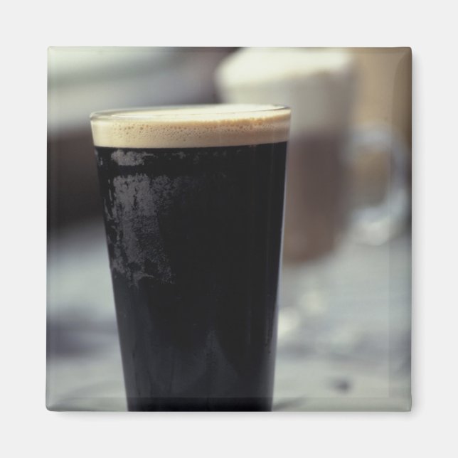 Aimant Irlande. Verre de bière brune. (Devant)