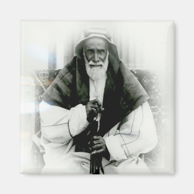 Aimant Isa Ibn Ali Al Khalifah (Devant)