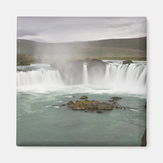 Aimant Islande. Vue sur les chutes de Godafoss sur la (Devant)