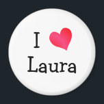 Aimant J'aime Laura<br><div class="desc">Un joli design de coeur rouge et rose "I Love" disponible sur une variété de cadeaux et de vêtements. Si vous ne trouvez pas le nom que vous voulez, il y a des modèles dans cette galerie.</div>
