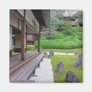 Aimant Japon, Kyoto. Jardin de pierre dans le silence