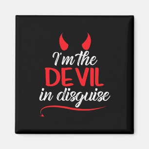 Aimant Je suis le diable dans le temple adorateur Satan a