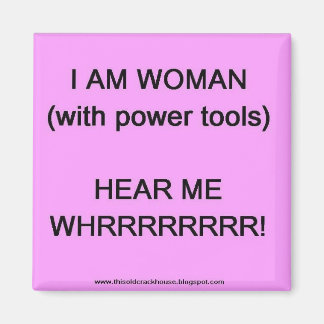 Aimant Je suis une femme (avec des outils électriques) ai