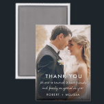 Aimant Jour du mariage Photo Merci Favoriser<br><div class="desc">Célébrez votre journée spéciale avec un souvenir que vos invités chériront pour toujours ! Ce Merci de photos de jour de mariage Favor Magnet affiche magnifiquement une photo préférée de votre jour de mariage à côté du message : "Nous sommes si honorés d'avoir des amis et une famille aussi spéciaux...</div>