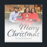 Aimant Joyeux Noël Parties scintillant Argent PLEINE Phot<br><div class="desc">Éclairez votre porte de réfrigérateur avec ce mignon aimant Joyeux Noël. Customisez avec votre photo et votre nom. Le Joyeux Noël est dans une parties scintillant faux argent et hors arrière - plan blanc. Consultez notre collection de Noël pour plus de couleurs, y compris la parties scintillant argentée, l'or, le...</div>