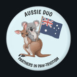 Aimant Kangaroo et Koala<br><div class="desc">Rencontrez notre "Duo Australien - Partenaires en Paw-triotisme". Cet adorable aimant présente un kangourou et un koala portant fièrement le drapeau australien. Parfait pour ajouter une touche de charme "Down Under" à votre réfrigérateur ou surface magnétique, il est un must-have pour tout amateur ou amoureux des animaux australien. Que vous...</div>