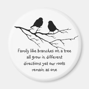 Aimant La famille aiment des branches sur un arbre disant