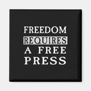 Aimant La Liberté Nécessite Une Liberté Anti-Trump T-Shir