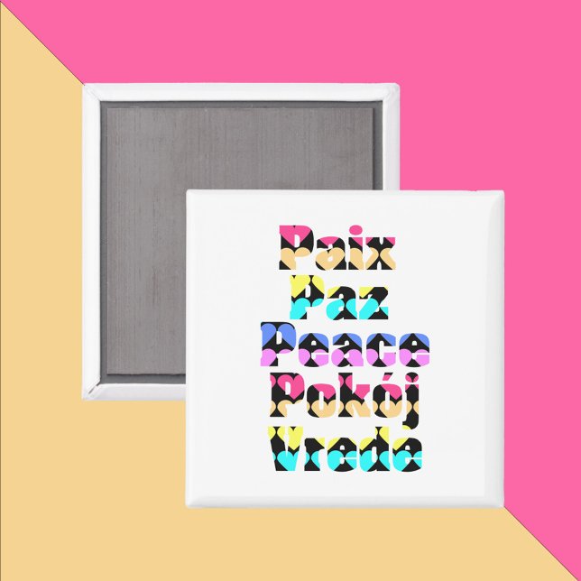 Aimant La paix dans de nombreuses langues Coeurs lumineux (A magnet that says peace in a variety of languages with a colorful heart pattern)