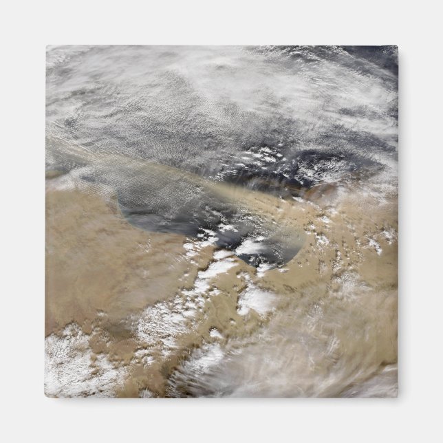 Aimant La poussière souffle au large des côtes libyennes (Devant)