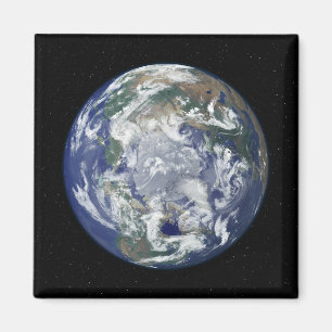 Aimant La terre entièrement allumée portée sur le Pôl