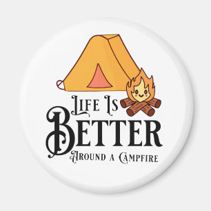 Aimant La vie est meilleure autour d'un feu de camp