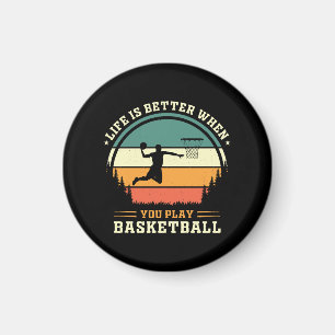 Aimant la vie est meilleure quand on joue au basket