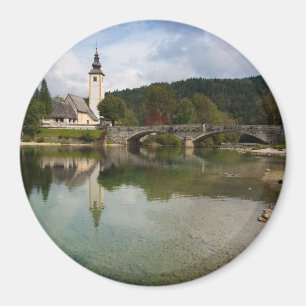 Aimant Lac Bohinj avec l'église dans l'aimant rond de la
