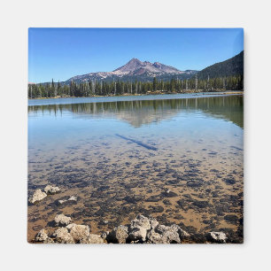 Aimant Lac Sparks avec vue sur le sommet brisé, Oregon