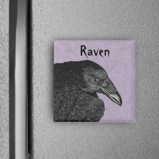 Aimant L'aimant du corbeau (Head wing of black spooky Raven bird on marbled purple square magnet.)